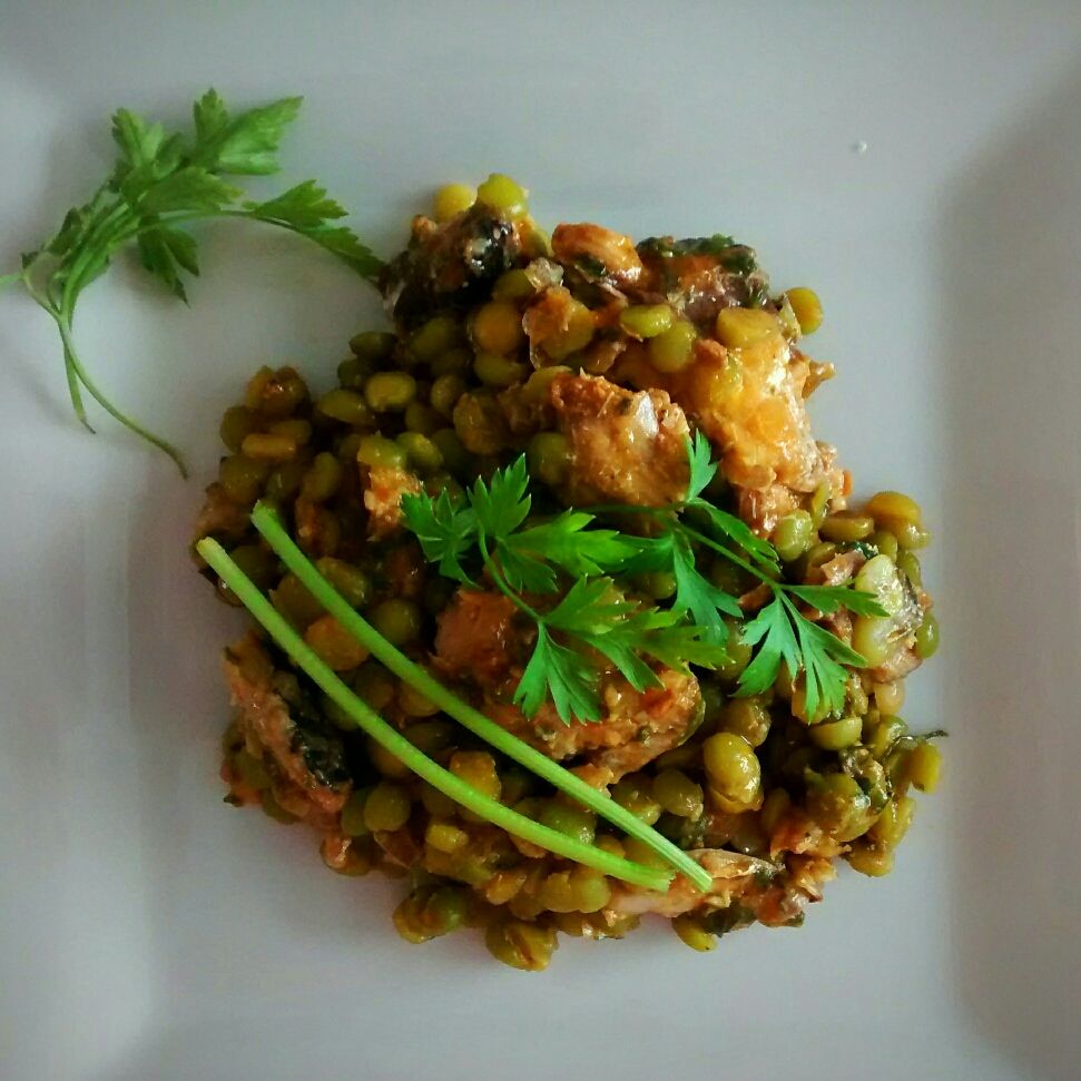 Sardinha com ervilha verde na manteiga