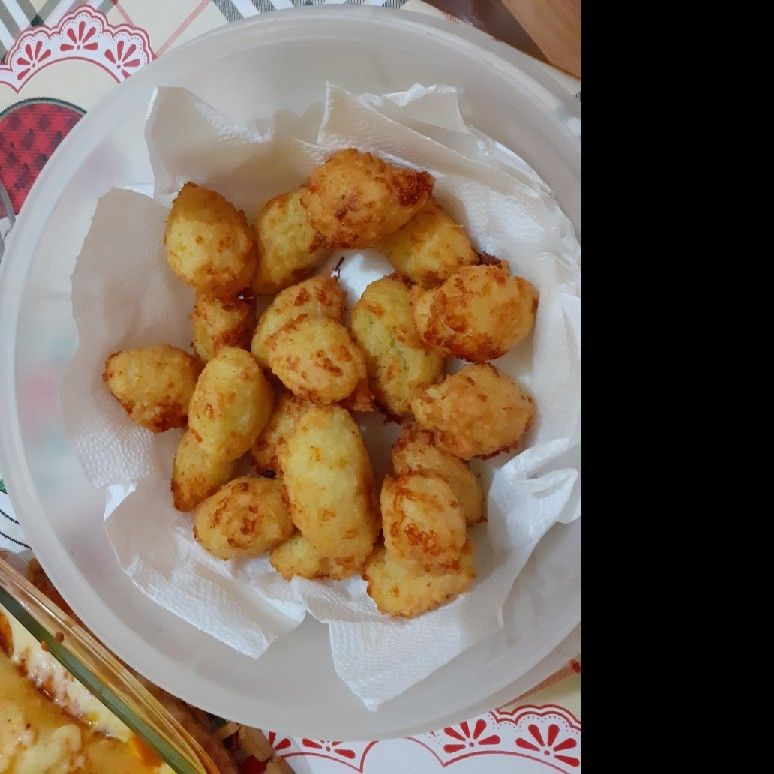 Bolinho de arroz com queijo